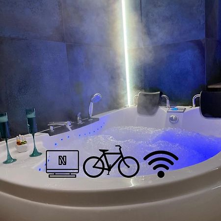 Jacuzzi&Bike Apartment, Krakow Bagian luar foto