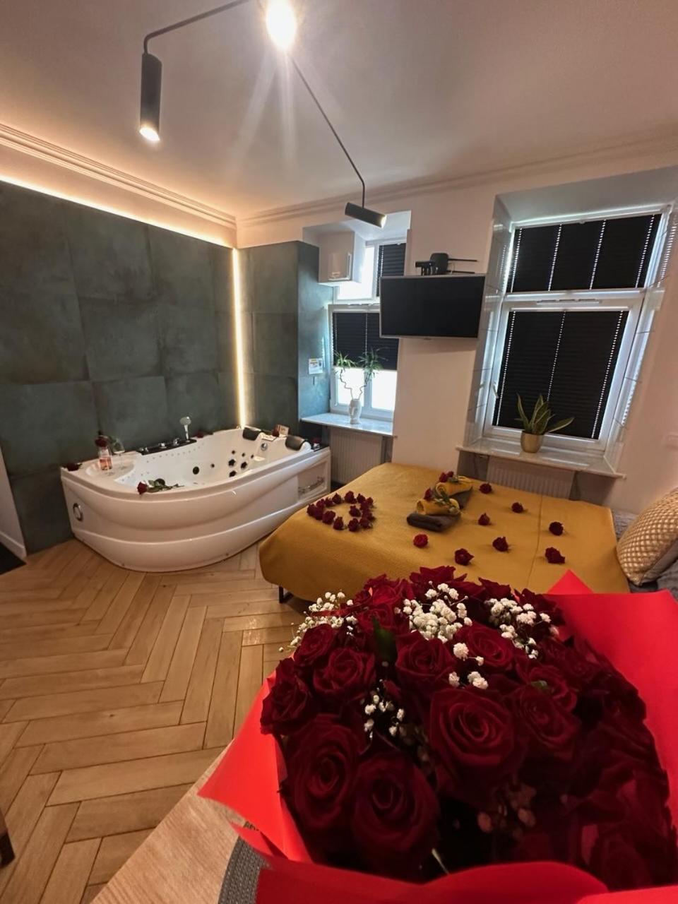Jacuzzi&Bike Apartment, Krakow Bagian luar foto